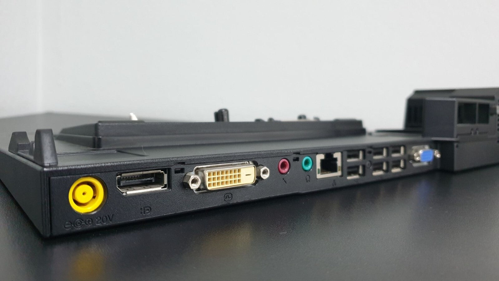 LENOVO Docking Station ThinkPad Series 3 4337 VGA DVI-D DISPLAY Port Usata